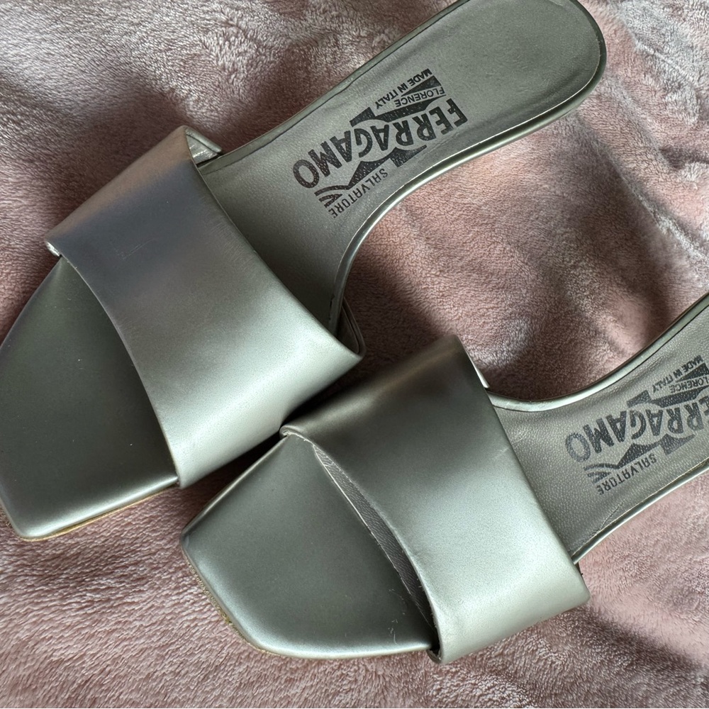 Salvatore Ferragamo Gray Sandals Minimalist Design - Picture 10 of 10